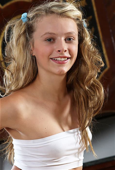 These are image galleries that have been archived from sevina's web site. WebeWeb - Webe - Satine m153 - s214 - x128