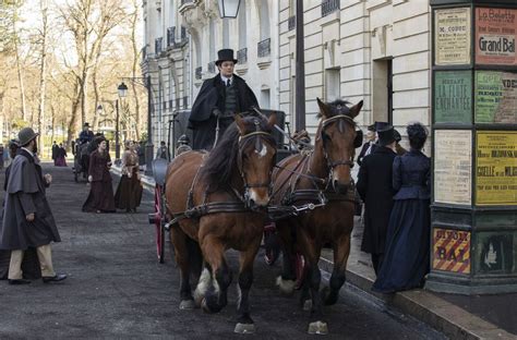 Un incendie meurtrier survenu à paris durant une vente de charité le 4 mai 1897 composé de huit épisodes et diffusé sur tf1 depuis le 18 novembre et disponible en 2001 : INTERVIEW. Le Bazar de la Charité : Julie de Bona, Audrey ...