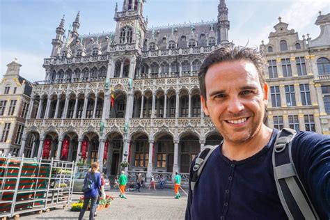 Una de las zonas más cosmopolitas de bruselas, el llamado barrio europeo, se pobló, a lo largo de toda la tarde, de aficionados con las camisetas rojas de la selección bélgica, pero también de la de españa o suiza, los países que se enfrentaron en el otro partido de hoy, así como de italianos deseosos de celebrar la victoria en la casa. Museos de Bruselas: guía, los mejores y días gratis