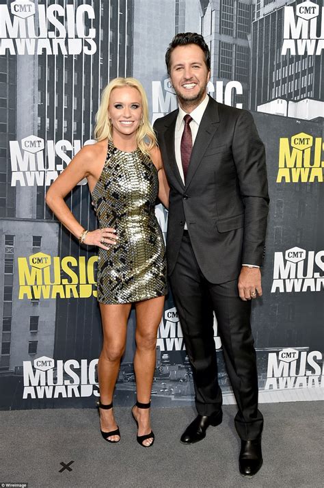 Just like the song says.just put your lips together. Carrie Underwood flaunts her legs at CMT Music Awards ...