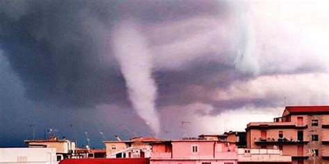 Erano più o meno le 5.30 del mattino e penso fosse cominciata da. Tromba d aria tropea SHIKAKUTORU.INFO