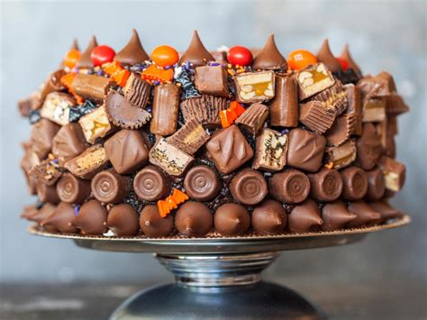 Everything's from target!) designer and hgtv alum emily henderson shares simple tricks for turning your home into halloween heaven. 14 Things to Do With Leftover Halloween Candy | HGTV's ...