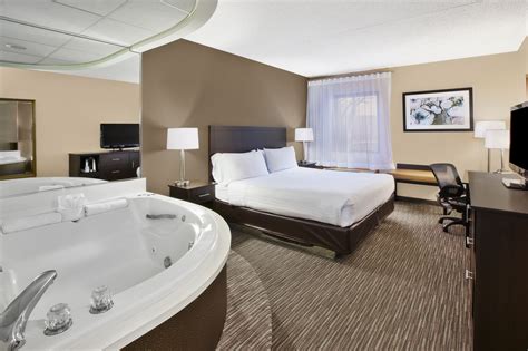 Major businesses including miele and bertelsmann are less than 2km away. Discount Coupon for Holiday Inn Express Detroit-Warren in ...