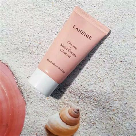 It just smells clean and has a moisturiser type fragrance. Jual LANEIGE Moist Cream Cleanser 30ml di lapak Ocean ...