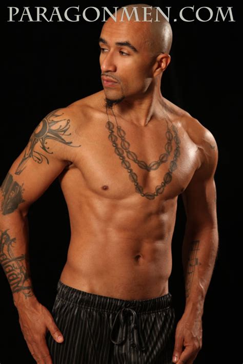 I don't go up and down either. Bodybuilder Beautiful Profiles - King Noire