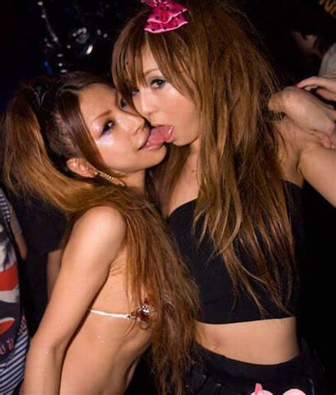 What happens at midnight on walking street, pattaya? Asian Night Club