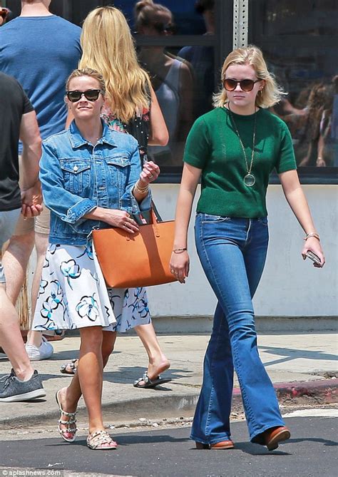 Pitt spielte mitschüler von aniston Reese Witherspoon cuts stylish figure in denim jacket and ...