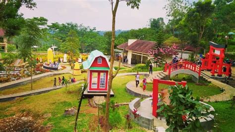 Selain karena tempatnya yang keren, semua orang bisa melepas stress di tempat ini dengan bermain air. Tiket Masuk Linggoasri 2020 - JadwalTravel.com