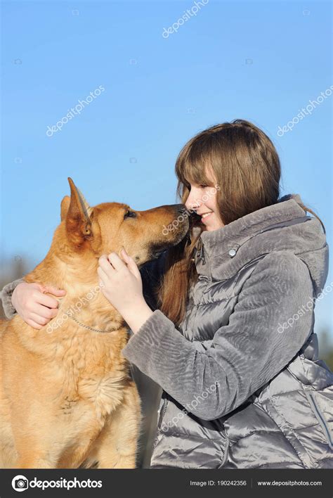 Manga porno et zoophilie avec une salope et un cheval. Baiser Par Un Chien