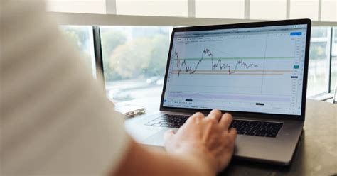 Setelah mengklik gambar broker, anda akan melihat semua informasi dan ulasan detail. 7 Broker Saham Terbaik di Indonesia yang Wajib Diketahui