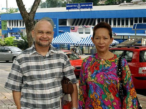 Ustaz ahmad husam dato baderudin. MALAYSIA CENTRAL: Sightings: Marina Lee & Raja Petra