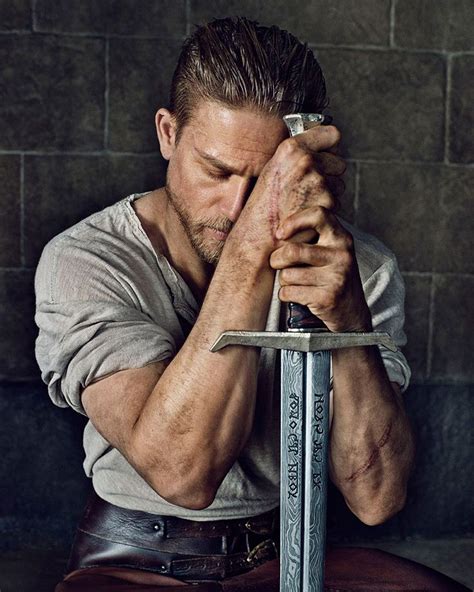 A lenda da espada (king arthur: Rei Arthur: A Lenda da Espada | Charlie hunnam, Rei arthur ...