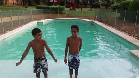 Best desafio da piscina for two people| new swimming pool challenge for two girls. Desafio da Piscina #Enzo Masini - YouTube