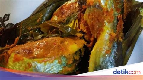 1 kg ikan patin, siangi, cuci bersih, potong2x, lumuri dgn 1 sdm air jeruknipis 15 menit, tiriskan. Resep Ikan : Pepes Bakar Patin