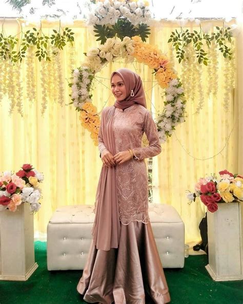 Desain model baju batik atasan. Model Baju Brokat Terbaru 2021 Desain Modern Dan Mewah ...