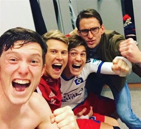 Michael gregoritsch is the son of werner gregoritsch (manager austria u21). Das erste Sieger-Foto aus der HSV-Kabine