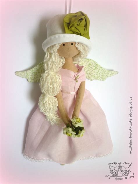 Trabalho lindo. http://matteka-handmade.blogspot.com.br/ | Cloth dolls handmade, Dolls handmade ...