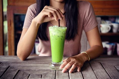 / ˈ m æ tʃ ə, ˈ m ɑː tʃ ə /; Matcha Tee - Inhaltsstoffe, Zubereitung und Tipps zum Kauf