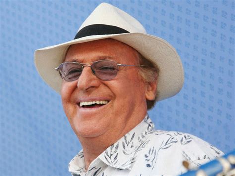 Arbore , lorenzo arbore , r. Biografia di Renzo Arbore