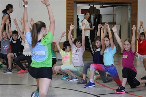 Die fpö hat den nachrichtenmoderator armin wolf weiter im visier. Armin Wolf-Laufteam macht Kinder fit für den KKH-Lauf in ...