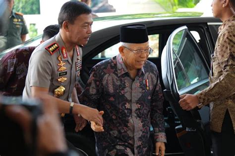 Dengan konsep ini, indonesia dapat mengatasi setiap ancaman, tantangan, hambatan dan gangguan, baik yang datang dari luar maupun dari dalam, yang secara . Para Ahli Tentang Upaya Menangani Radikalisme Di Indonesia ...