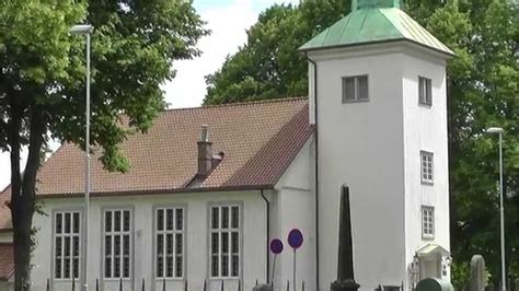 Historiske steder i drammen med informasjonsskilt. Strømsgodset kirke - YouTube