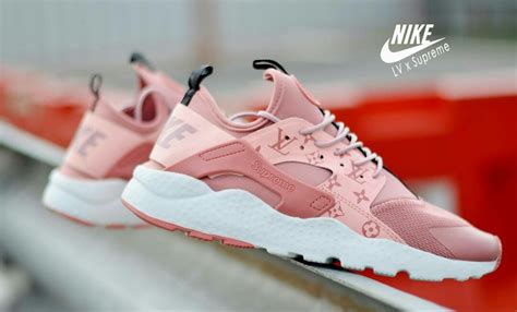 Beli produk sepatu supreme x nike berkualitas dengan harga murah dari berbagai pelapak di indonesia. Sepatu Supreme Wanita - Moa Gambar