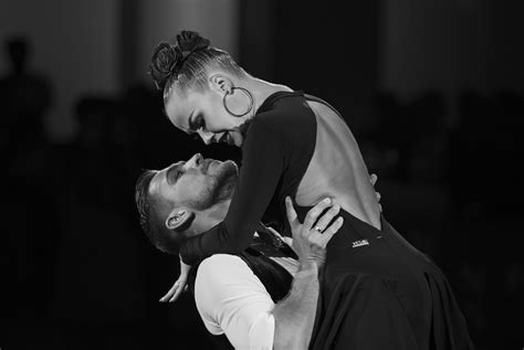 Also includes the partner and competition history. Timur Imametdinov & Nina Bezzubova beim Paso Doble Foto ...