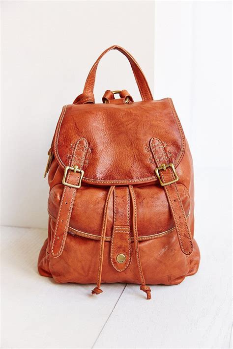 Découvrez un vaste assortiment de pulls et gilets pour femme sur zalando livraison et retour gratuits essayez d'abord, payez après ! Frye Campus Leather Backpack - Urban Outfitters | Leather backpack, Leather, Purses and bags