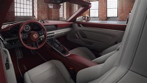 As standard, the cayenne comes with the choice of either black or slate grey partial. Two-tone leather interior from Porsche Exclusive Manufaktur