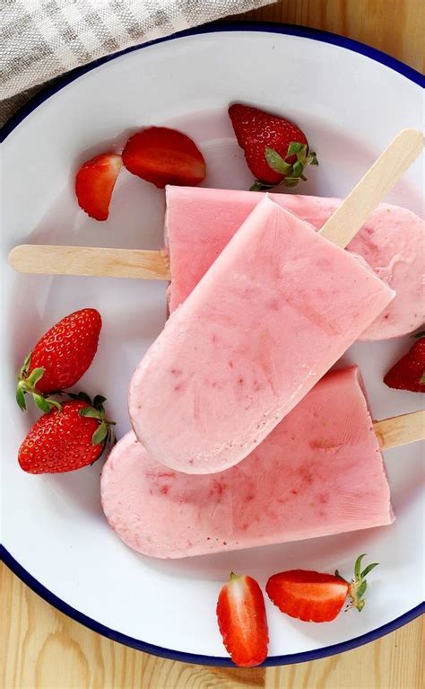 250 g de fraises bien mures, 1/2 sachet de préparation pour glace maison 250 g, 10 cl de. Popsicle aux fraises | Recette en 2019 | Meilleur dessert ...