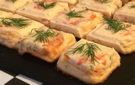 Un cuillère de beurre de citron déposée sur un tranche de terrine de poisson accompagnée d'une bonne tranche de pain de campagne… préparation du poisson. Terrine De Poisson Lignac / Terrine De Courgettes Au Saumon Les Petits Secrets De Lolo ...