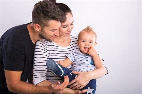 Questo spesso coincide con il bambino di essere tra i. Far passare il bambino dalla culla al letto senza che ...