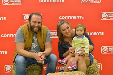 Carolina patrocínio surpreende os fãs com carinhosa fotografia do filho. Caras conhecidas no lançamento do jogo da Leopoldina ...