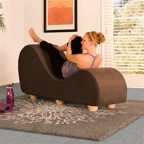 Das design der modern lounge chaise yoga chair ist seit der antike bekannt. Dilys Yoga Chaise Lounge in 2020 | Chaise lounge, Chaise ...