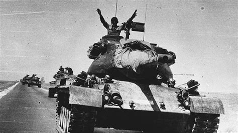 Kıbrıs barış harekatında beşparmak dağlarında kalan tank. Kıbrıs Barış Harekatı'na giden süreç