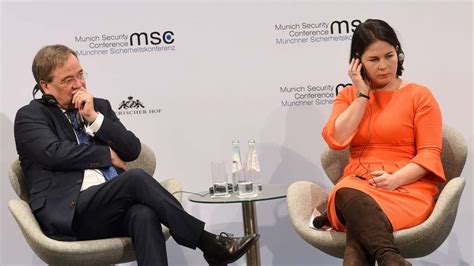 It's high time you forgot about everything and went bareback! Auf der großen Bühne | Politik