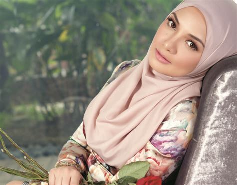 Tutorial tudung neelofa terbaru 2016. Neelofa, Selebriti Malaysia Paling Ramai Followers Di ...