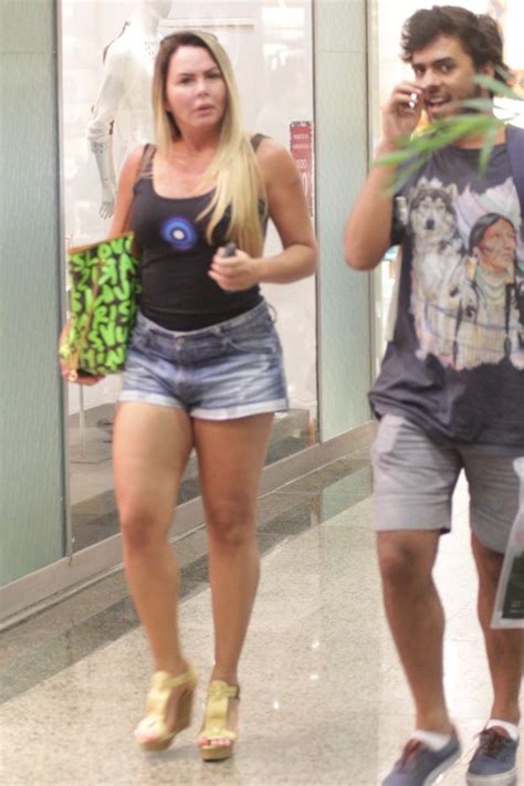 Maybe you would like to learn more about one of these? EGO - De shortinho, Cristina Mortágua passeia com o filho ...