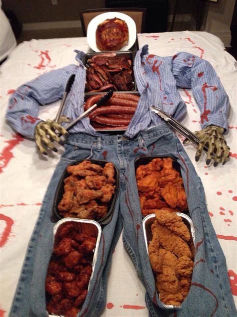 Even better, the cleanup is a breeze. 23 Halloween Dinner Decoration Ideas - Feed Inspiration