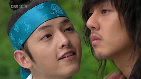 Will continue to watch this drama for yoo ah in's performance. Former Bromance Couple Song Joong-ki & Yoo Ah-in Competitors