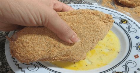 امرأة حامل مع ابنها الصغير الذي تحمله على كتفه. اجمل كوردن بلو بالصور ,طريقة عمل الكوردون بلو بالصور ...