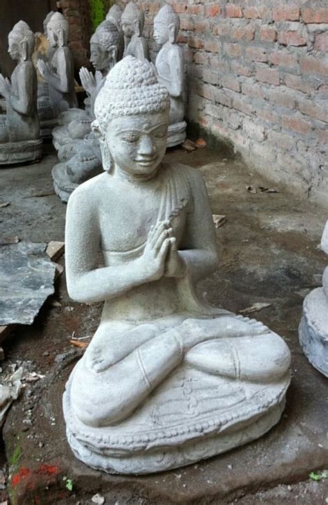 Steinskulpturen eignen sich besonders durch ihre herstellungsweise für den garten. Pin auf Buddha Skulpturen Happy Buddha Garten Stein ...