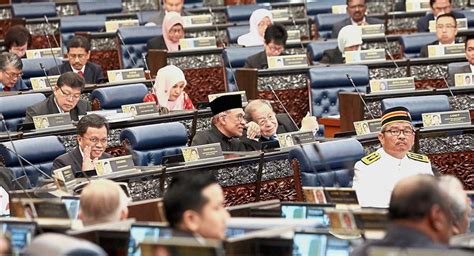 Yusof apdal arriving at the kk courthouse today. MPs: Anwar back where he belongs | The Star