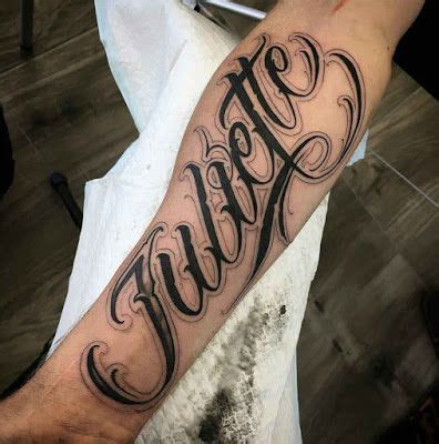 Las letras para tatuarse cualquier parte del cuerpo son muy recurrentes y por ello, los especialistas en este arte han tenido que ser muy imaginativos y creativos para evitar repetir siempre la misma tipografía. Tatuajes de Nombres | Tatuajes de nombres, Fuentes para tatuajes, Diseños de tatuaje de nombres