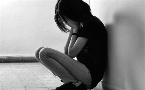 Semua orang pasti pernah merasa sedih atau murung. Kenali Ciri-ciri Orang Depresi - Depokrayanews.com