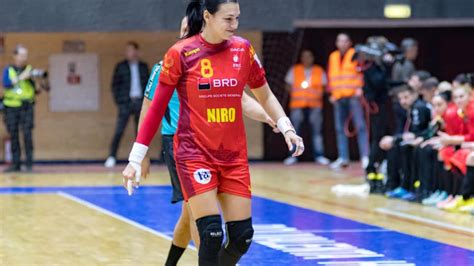 Cristina neagu ретвитнул(а) handball planet. Cristina Neagu, aleasă cea mai bună jucătoare de handbal ...