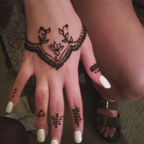 Henna tattoo designs henna tattoos henna tattoo kit airbrush tattoo tattoo trend mehandi henna tattoo, aka mehndi, is a type of temporary inkart and very common in middle eastern and. Hire Black Star Henna & Apothecary - Henna Tattoo Artist ...