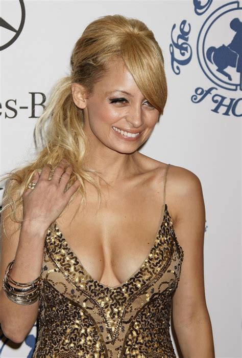 But the visible results after the breast augmentation and the lift after pregnancy (and breastfeeding) really. Nicole Richie looking spectacular in a gorgeous yellow gown