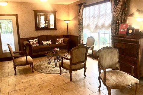 There are 206 sleeping rooms. Honeysuckle Inn - Branson, MO | Branson Hotels